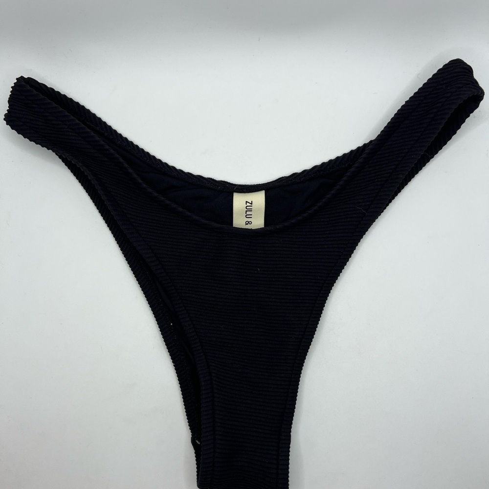 Zulu. Small. Black. Rived.